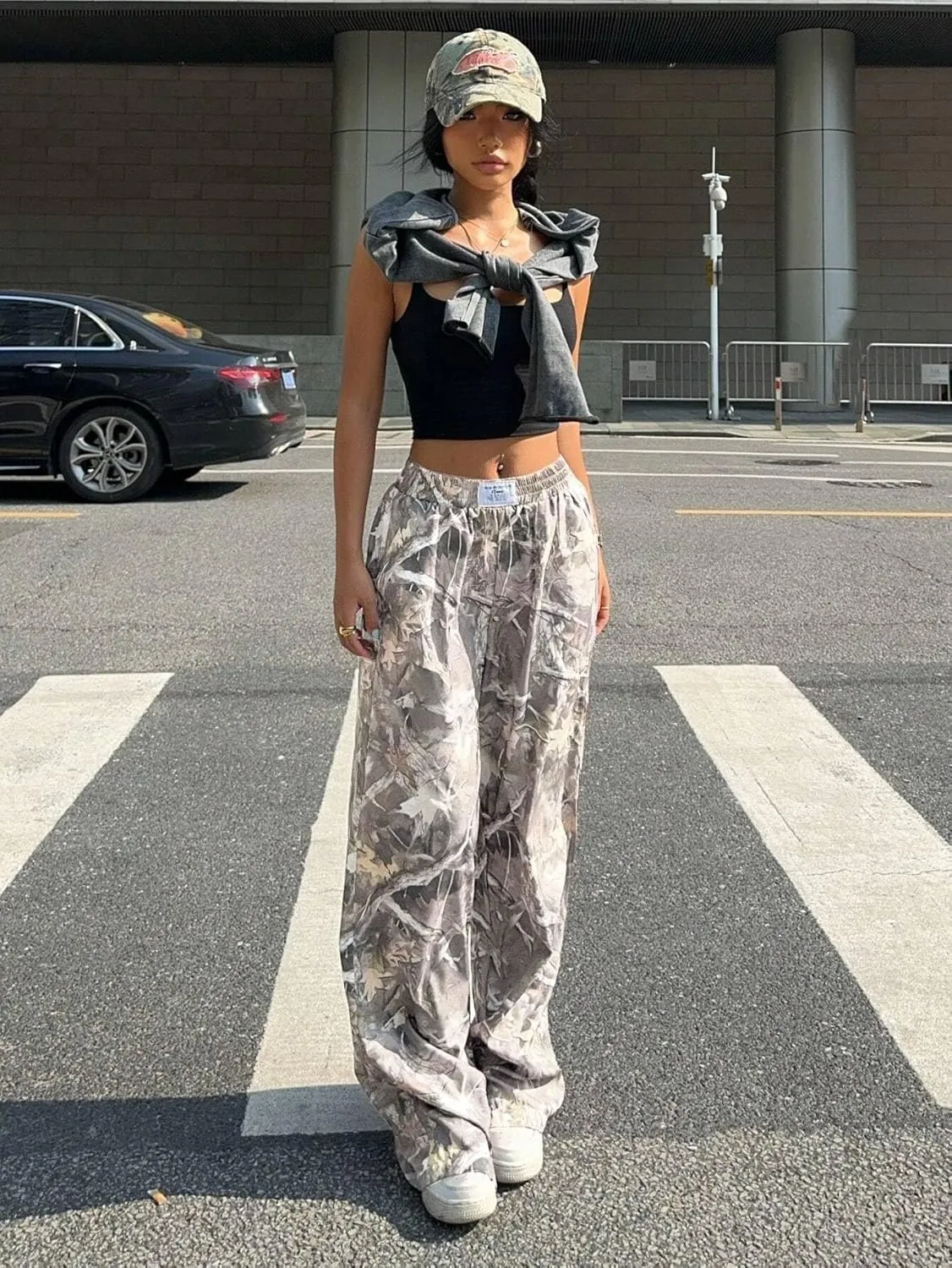 ZAFUL Women's Camo Cargo Pants Y2K Elastic High Waisted Wide Leg Casual Straight Pants Joggers Sweatpants with Patch Detail